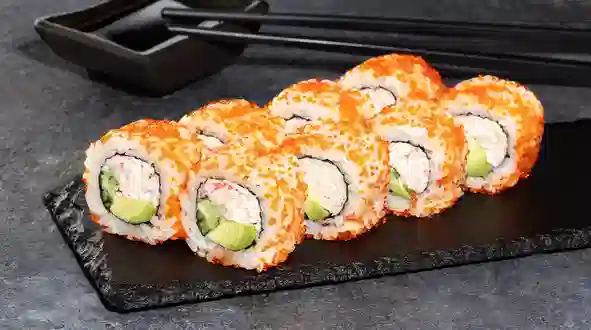 Блюдо Калифорния с крабовым миксом в икре меню SUSHI MASTER UA Калифорния с крабовым миксом в икре меню SUSHI MASTER UA