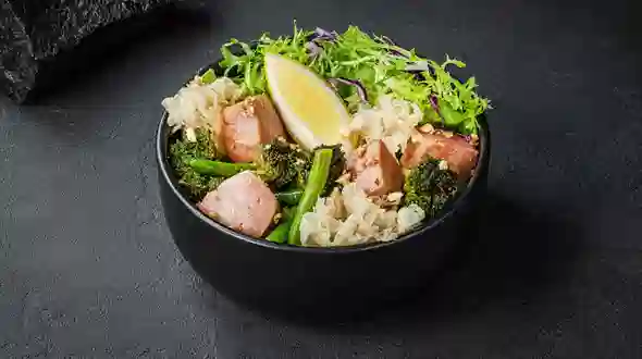 Страва Боул з тунцем в соусі Пад Тай меню SUSHI MASTER UA Боул з тунцем в соусі Пад Тай меню SUSHI MASTER UA
