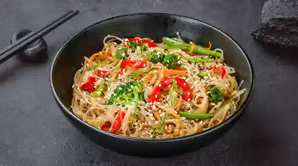 Страва Локшина рисова з овочами меню SUSHI MASTER UA Локшина рисова з овочами меню SUSHI MASTER UA