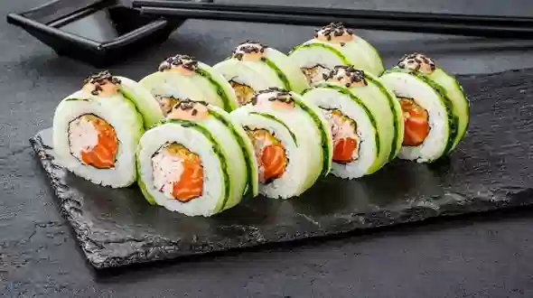 Страва Рол з лососем та огірком меню SUSHI MASTER UA Рол з лососем та огірком меню SUSHI MASTER UA