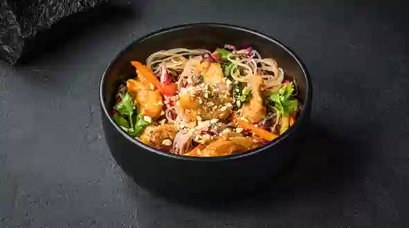 Страва Салат з холодною рисовою локшиною та куркою меню SUSHI MASTER UA Салат з холодною рисовою локшиною та куркою меню SUSHI MASTER UA