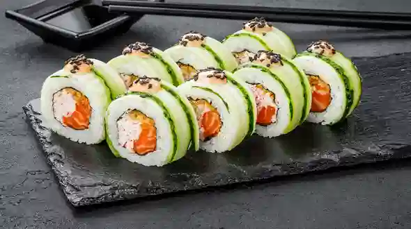Блюдо Ролл с лососем и огурцом меню SUSHI MASTER UA Ролл с лососем и огурцом меню SUSHI MASTER UA